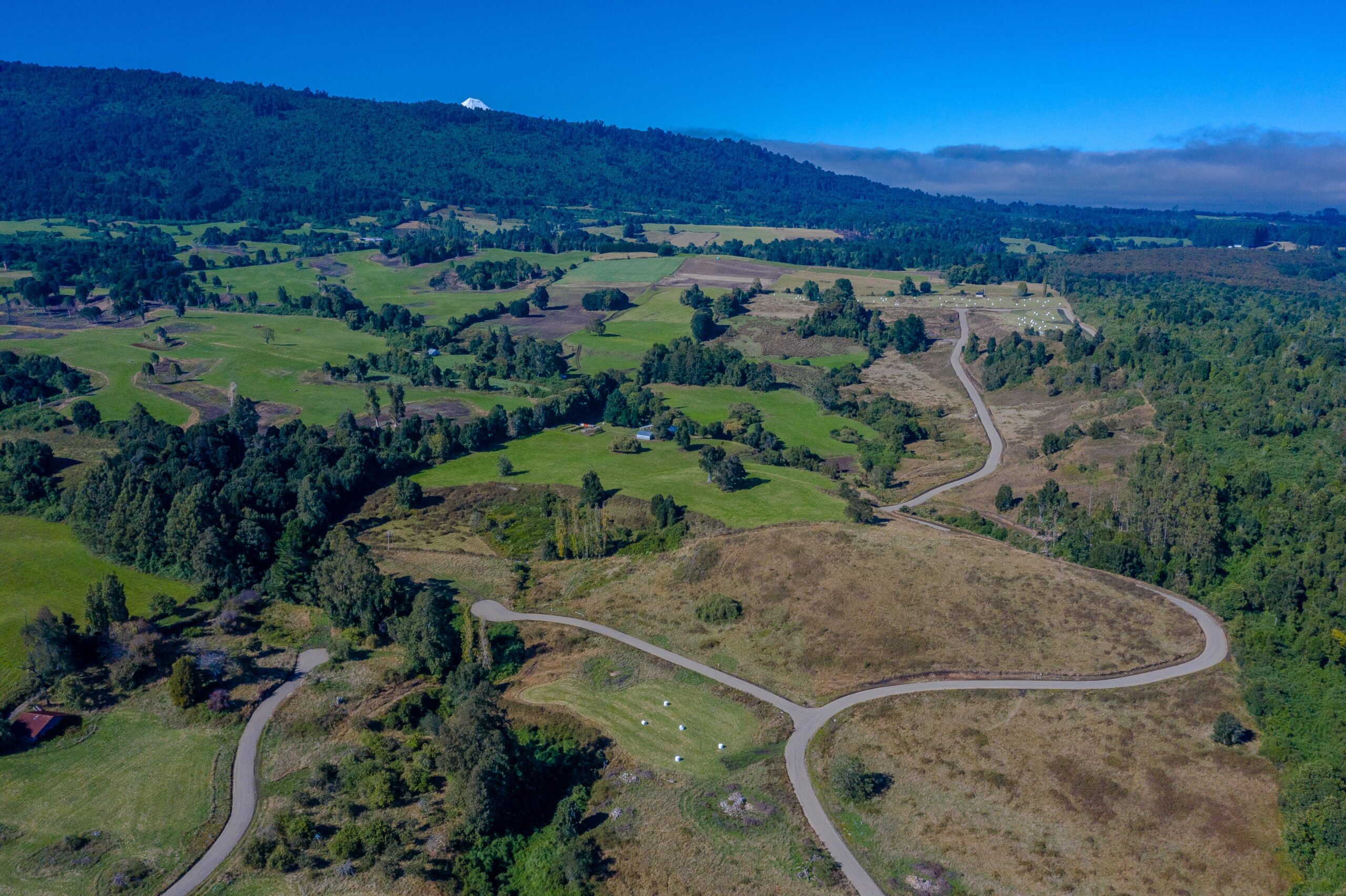Vista aérea orilla lago Rupanco